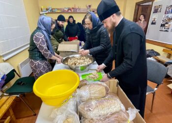 Парафіяни всестороннє допомагають біженцям