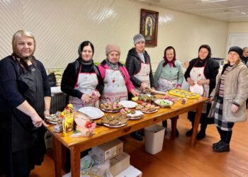 Від початку війни та евакуації населення годуємо, забезпечуємо і молимося за постраждалих