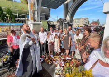 Соло… з кропилом у виконанні отця Романа!