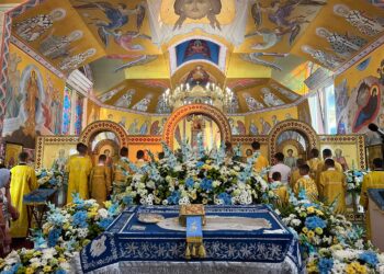 Умилосе́рдися, Госпоже́ Пречи́стая, на немощны́я лю́ди Твоя́