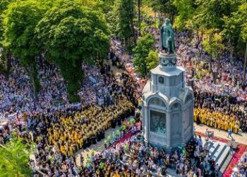 Церква з українським народом у його боротьбі проти російської агресії – Українська Православна Церква