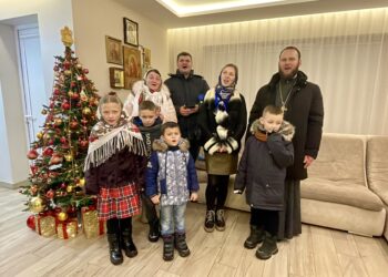 З Різдвом Христовим вас вітають сімейні колективи “Каплички”