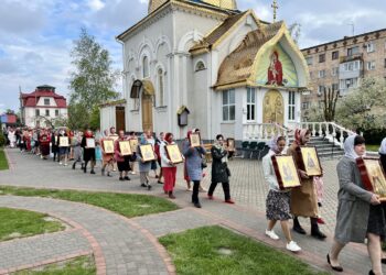 Хресна хода у вечір Неділі жінок-мироносиць