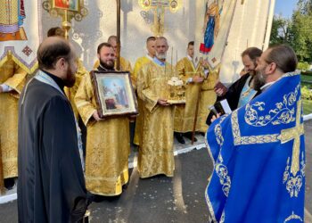 Всенічна Успіння Богородиці з Літією навколо храму та виносом Плащаниці