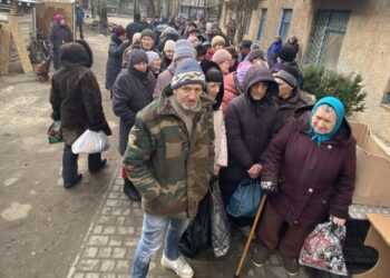 Святий Миколай просить допомогти йому підтримати стареньких жителів Херсона