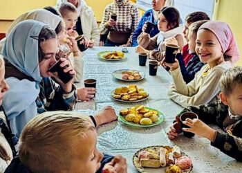 Перше заняття у Недільній школі завершилося чаюванням.
