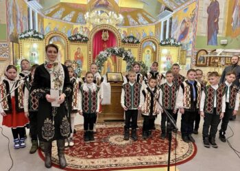 Колядки та різдвяні вітання лунали у храмі та церковному дворі храмового комплек